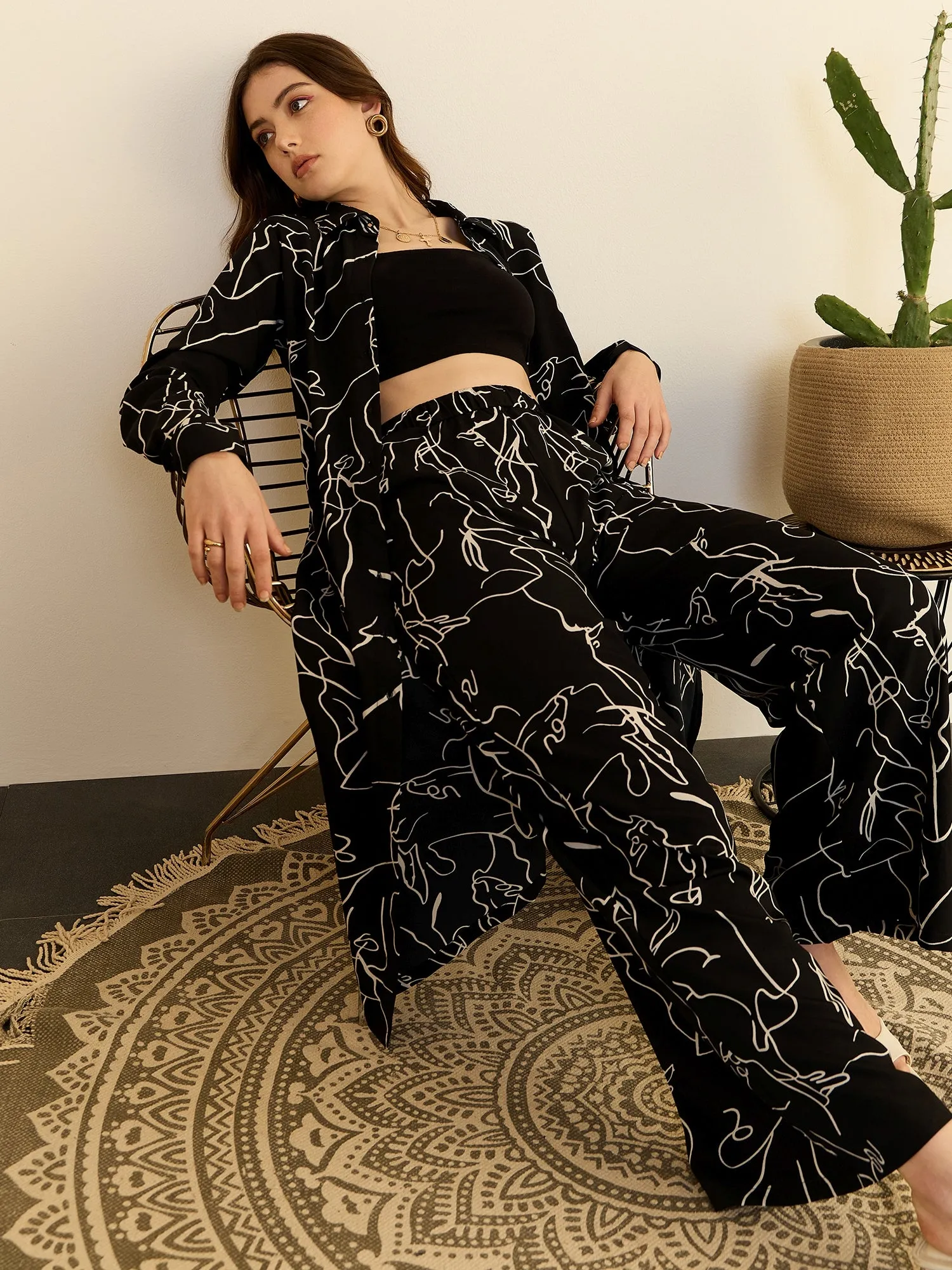 Berrylush Women Black & White Abstract Printed Spread Collar Neck Longline Top & Elastic Waist Trousers Co-Ord Set