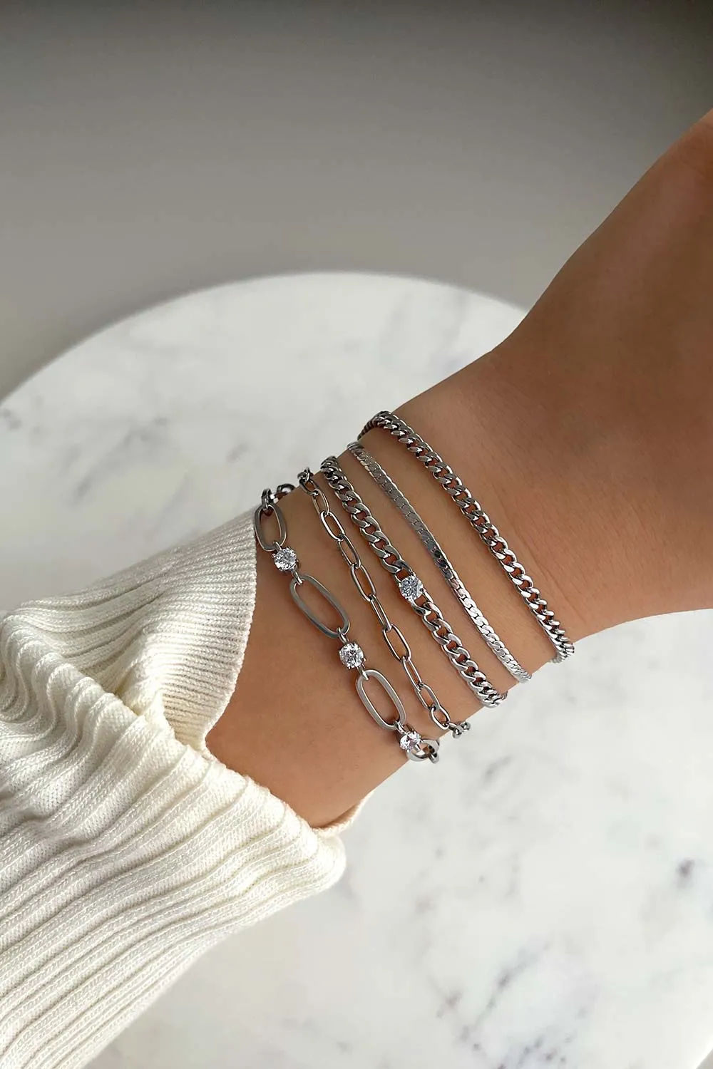 Delicate Sleek Bracelet Silver