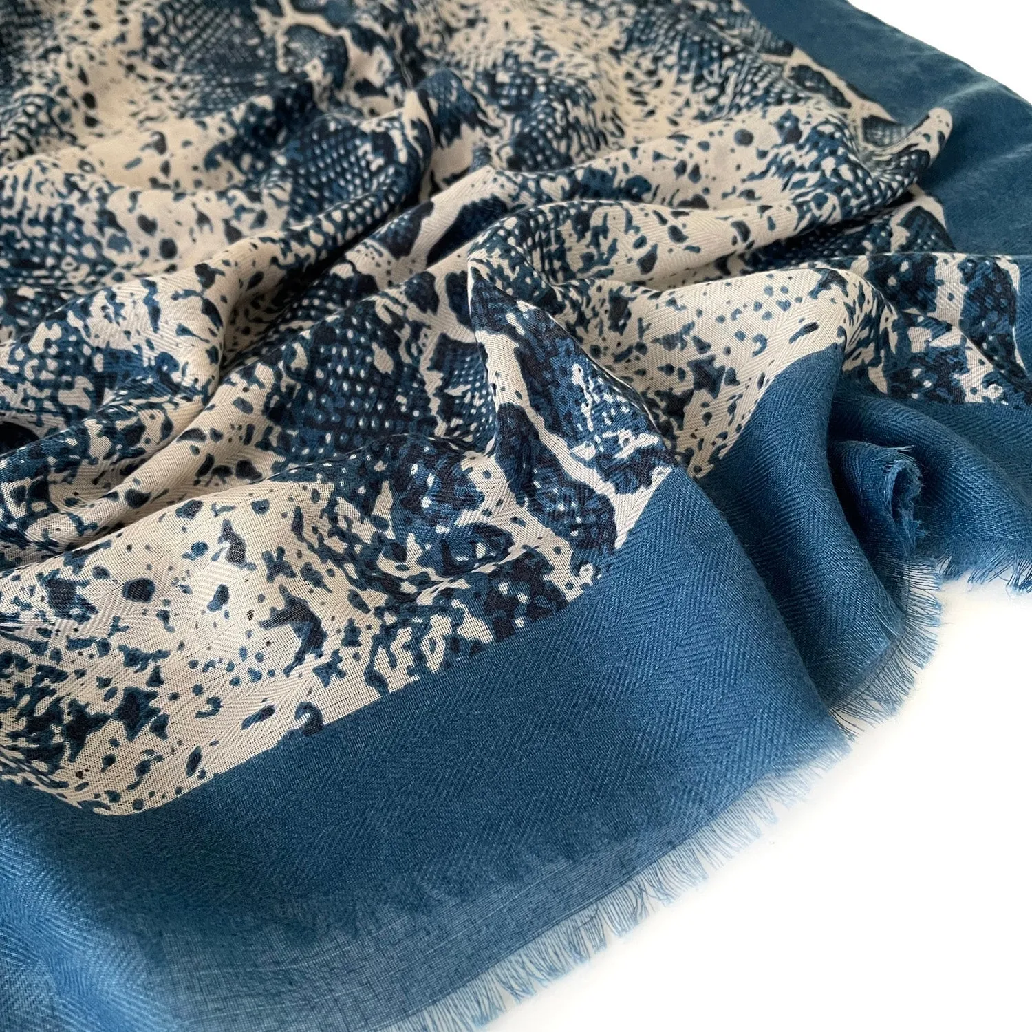 LONG BLUE SNAKESKIN PRINT LIGHTWEIGHT SCARF