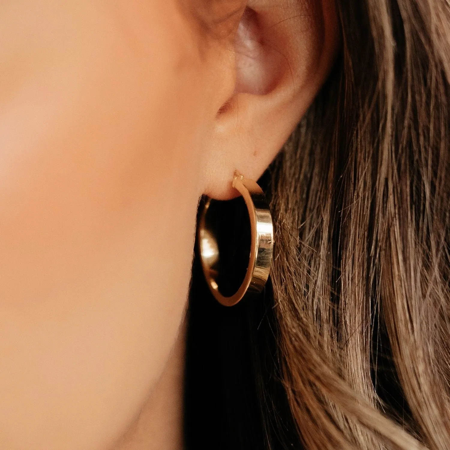 Roma Medium Block Hoop Earrings (Gold)