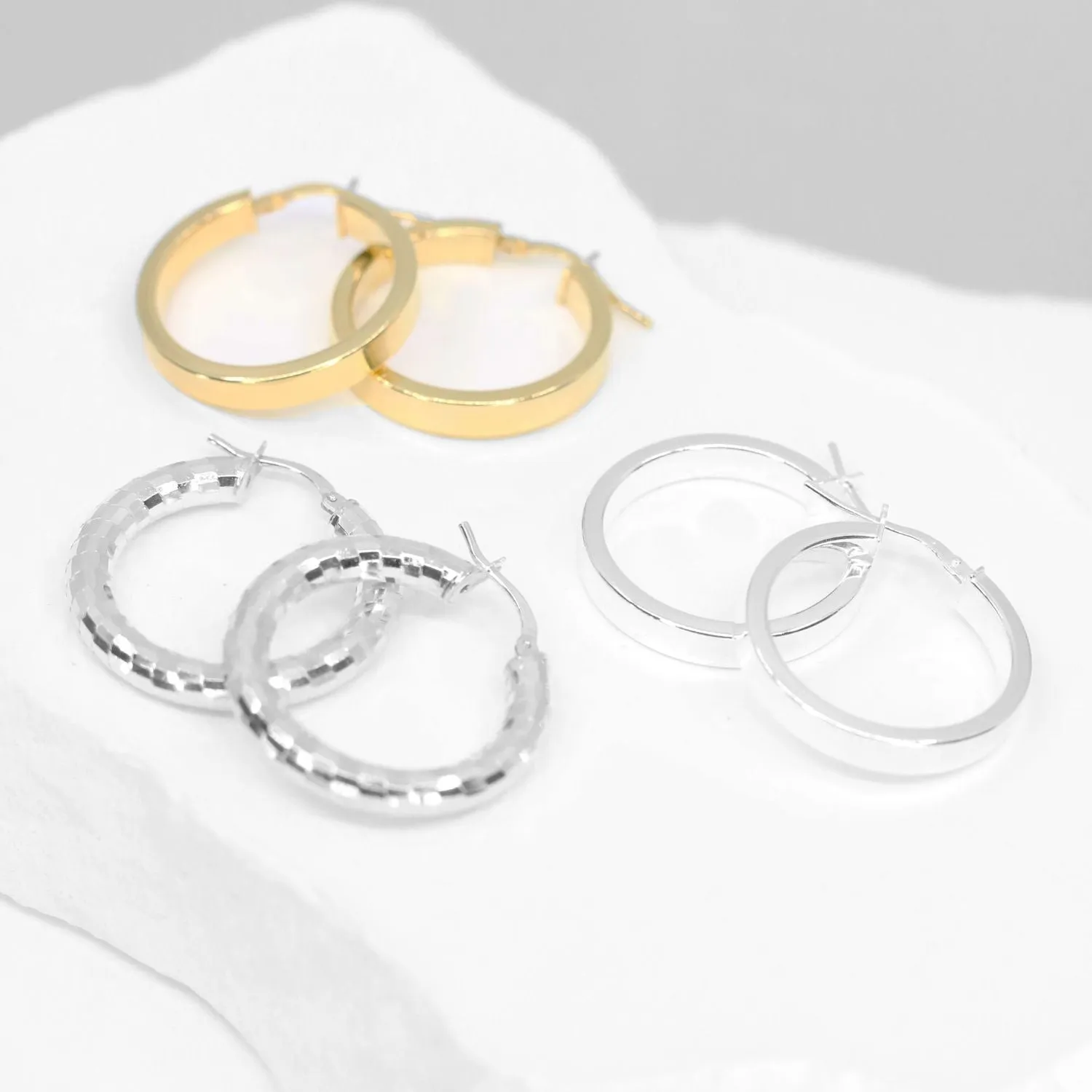 Roma Medium Block Hoop Earrings (Gold)