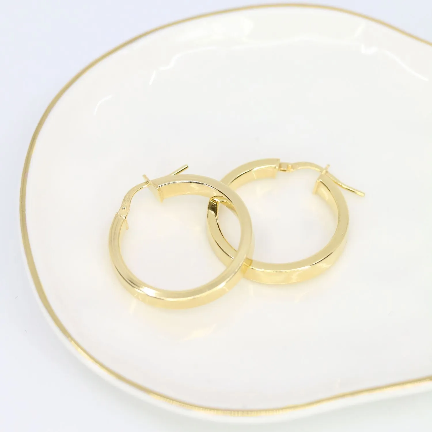 Roma Medium Block Hoop Earrings (Gold)