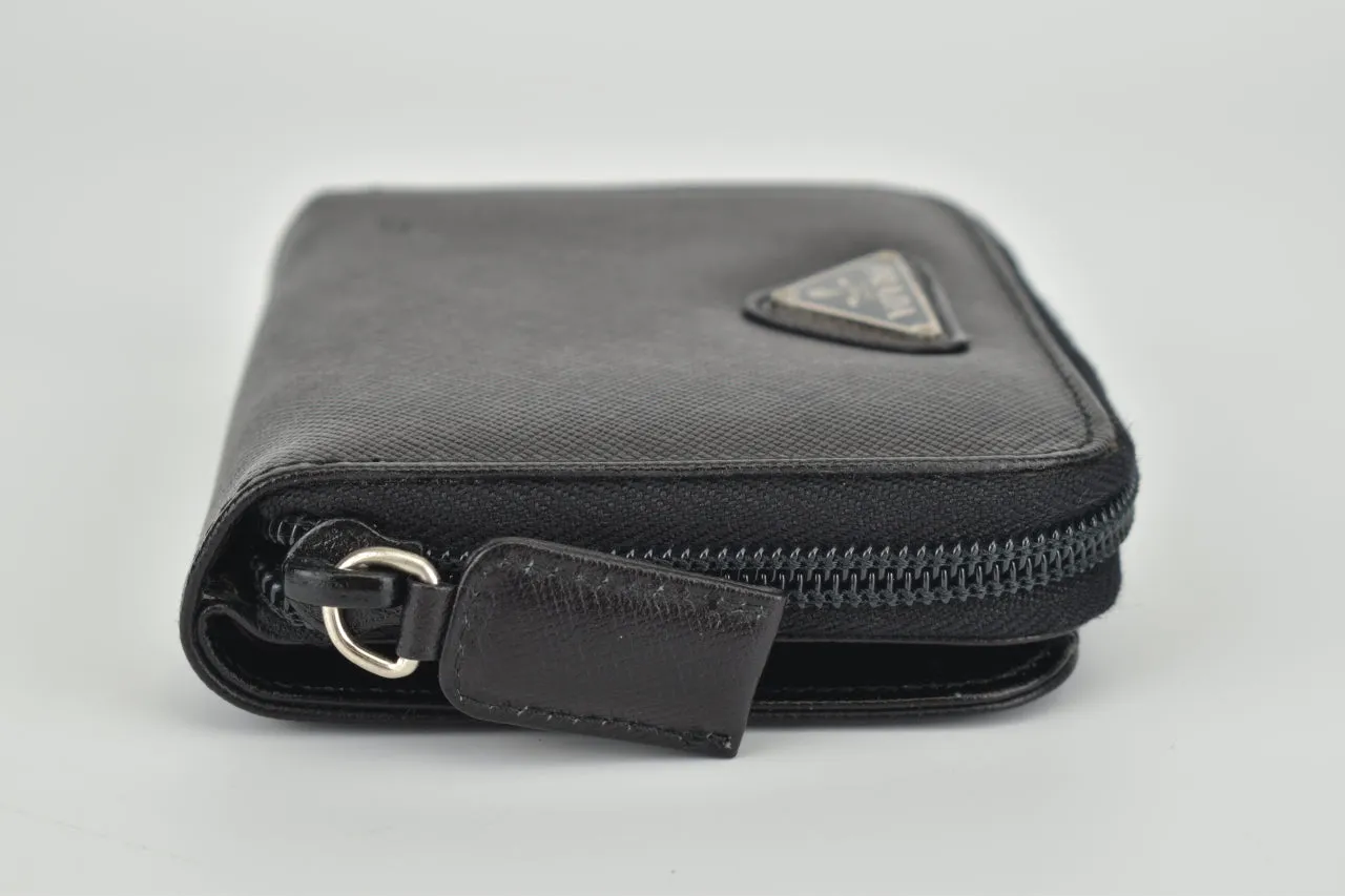 Vintage M522A Saffiano Zip Wallet in Black (Nero)