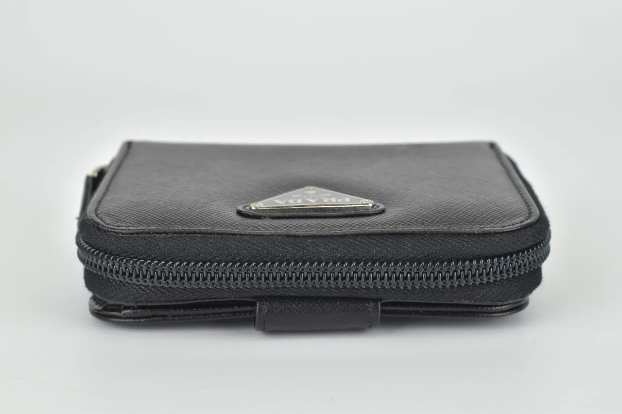 Vintage M522A Saffiano Zip Wallet in Black (Nero)