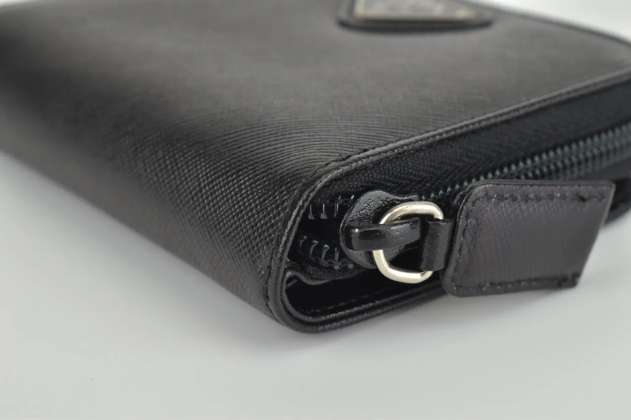 Vintage M522A Saffiano Zip Wallet in Black (Nero)