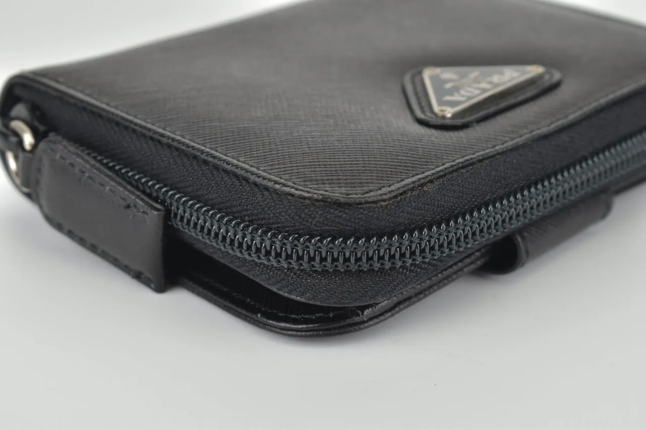 Vintage M522A Saffiano Zip Wallet in Black (Nero)